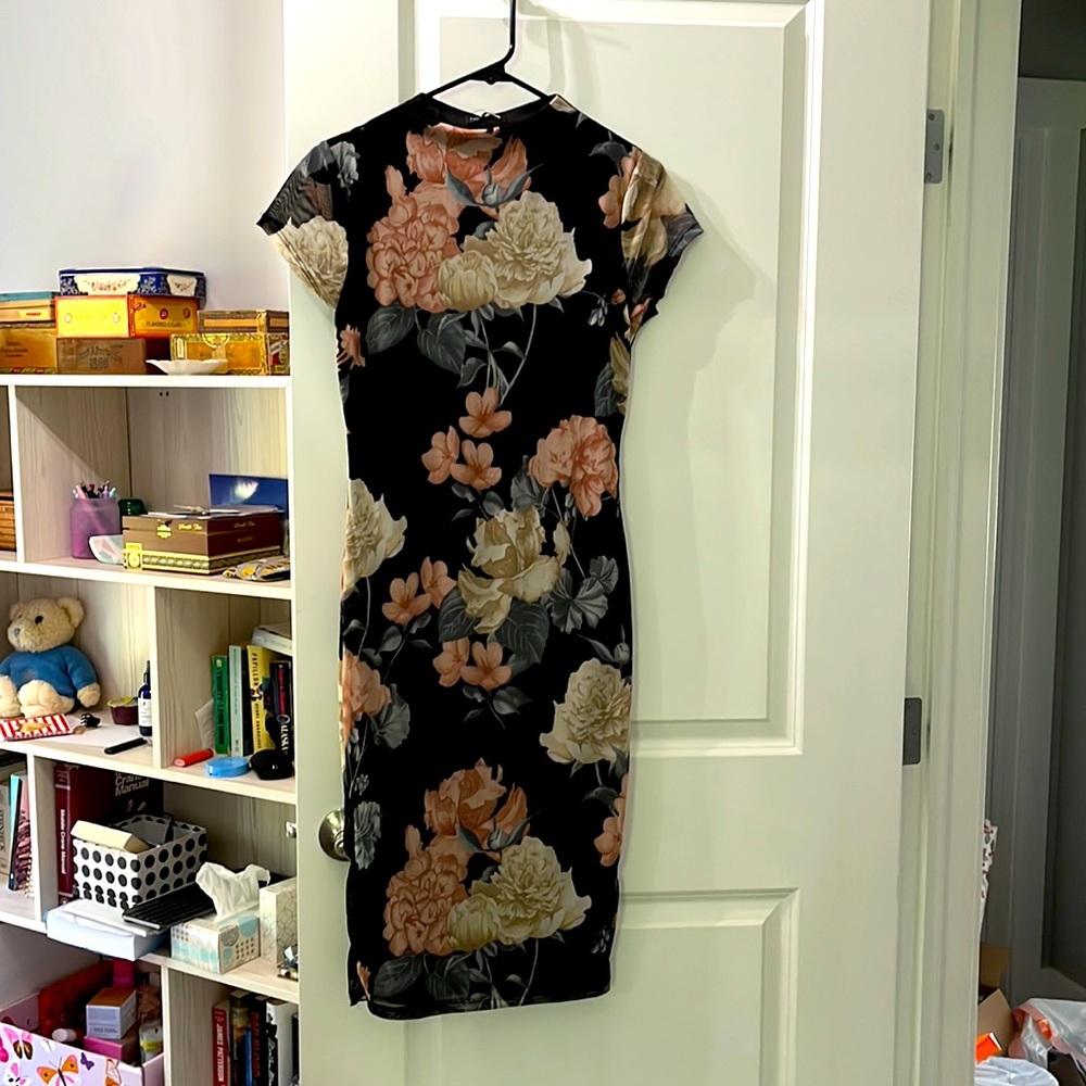 NWT Floral party dress, size Large (fits like a medium)